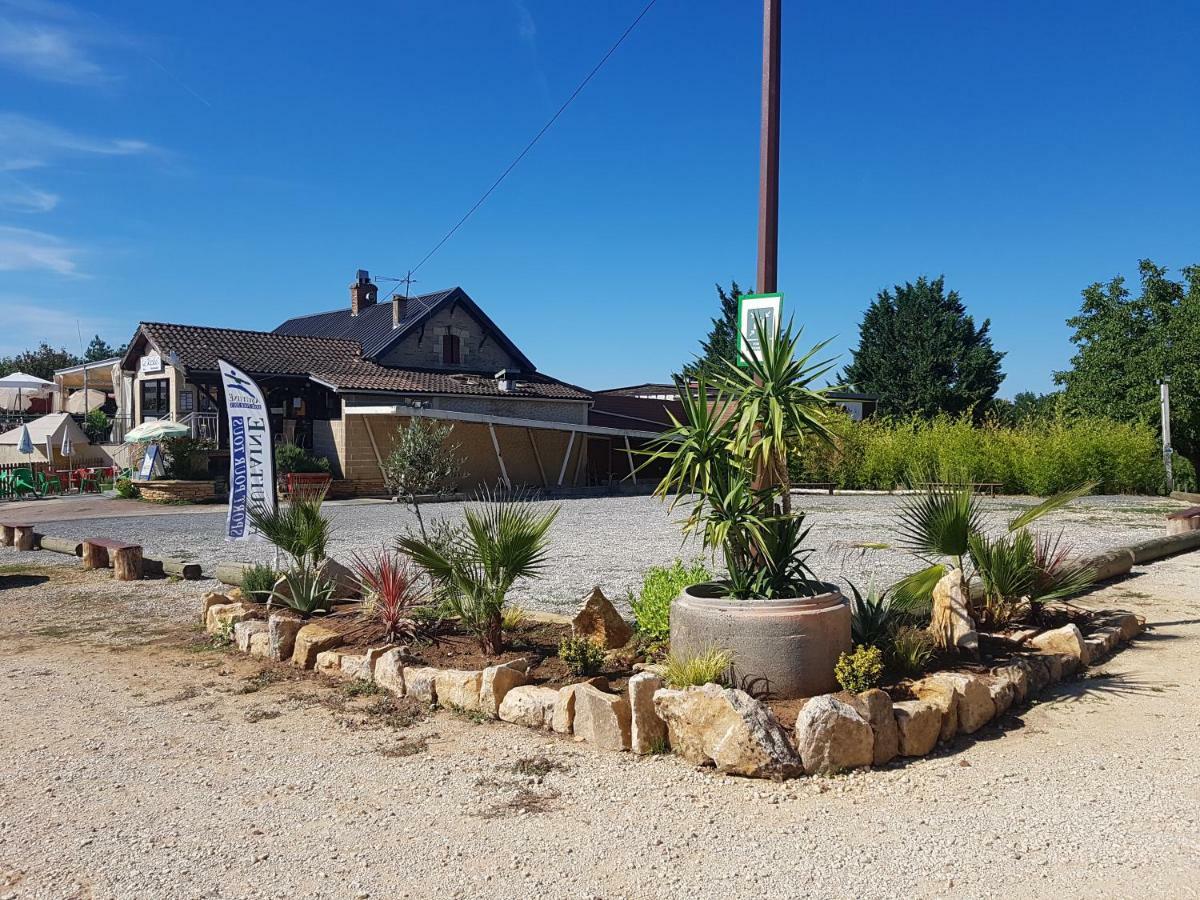 Camping Le Pigeonnier Saint-Crépin-et-Carlucet Εξωτερικό φωτογραφία